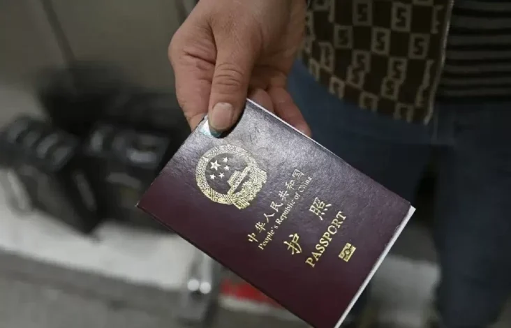 Peringkatnya Merosot, Pemegang Paspor China Hadapi Diskriminasi pada Luar Negeri