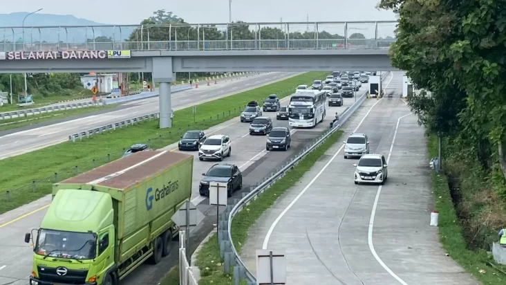 DKI Ibukota Indonesia Ditinggal Jutaan Kendaraan: Arus Mudik Lebaran 2025 Pecahkan Rekor!